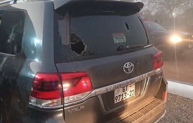 Angry youth in Walewale destroy Regional Minister’s vehicle over curfew imposition