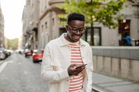 Research: 45% of young men have never approached a woman - see the age group