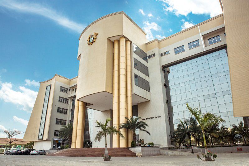 Chaos erupts in court as suspect accuses police officers of bribery, extortion