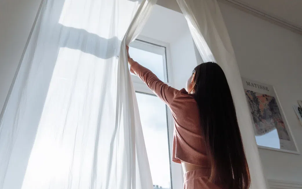 6 refreshing things to do instead of reaching for your phone when you wake up