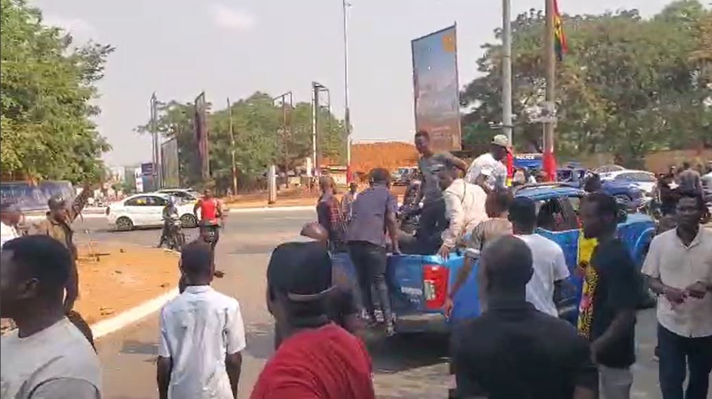 NDC & NPP thugs vandalise Greater Accra EC office over Ablekuma North results