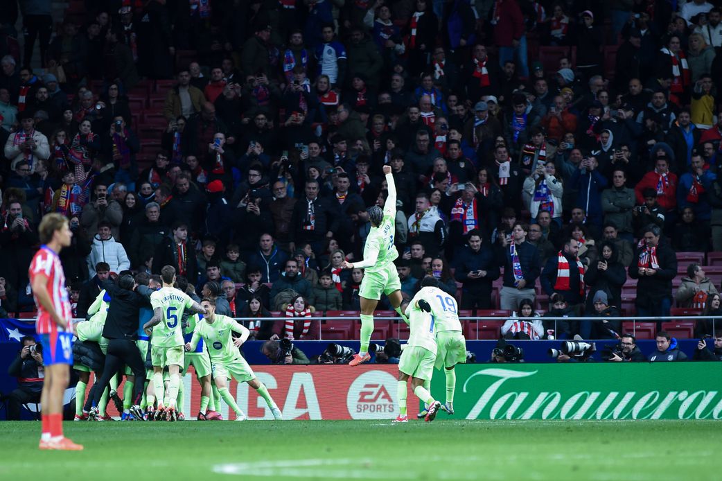 Barcelona stun Atletico Madrid with a 4-2 comeback to top the La Liga table