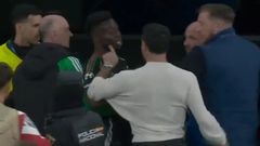 Real Madrid star grabs Saka’s neck in heated clash during painful defeat (Video)