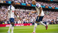Richarlison celebrate with Mohammed Kudus after scoring his team's second goal. (Photo by Sebastian Frej/MB Media/Getty Images)
Richarlison celebrate with Mohammed Kudus after scoring his team's second goal. (Photo by Sebastian Frej/MB Media/Getty Images)