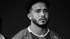 Footballer tragically dies minutes before match starts