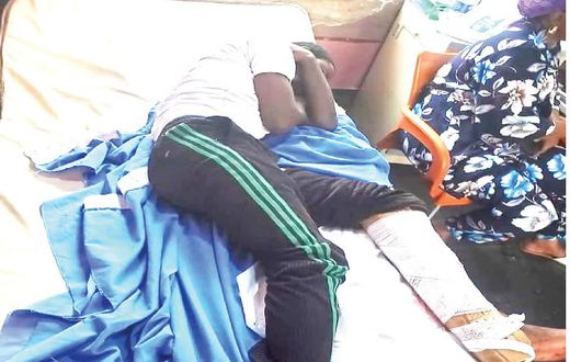 Man hospitalised after policemen chased him into ditch