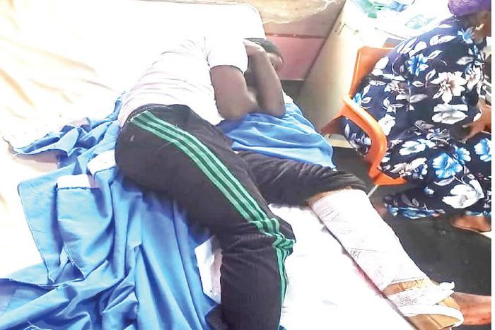 Man hospitalised after policemen chased him into ditch
