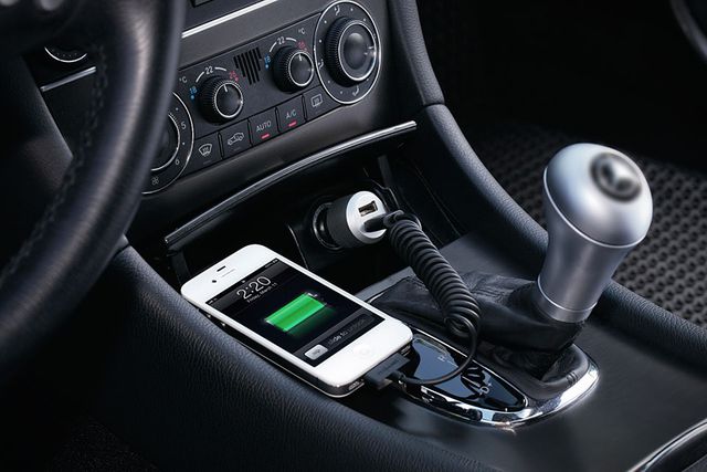 Should you use your car charger to charge your phone [vhedia]