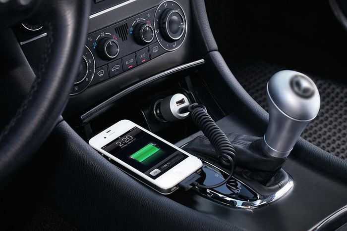 Should you use your car charger to charge your phone [vhedia]