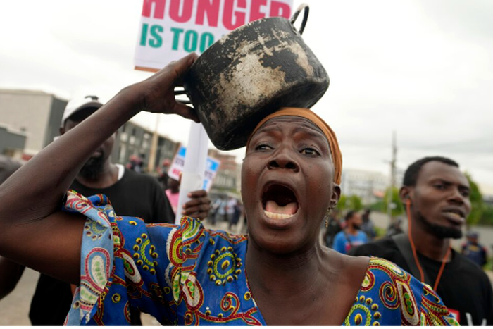 Nigerians take to street to protest over cost of living crisis