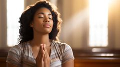 Prayer strengthens your bond as a couple [Freepik]