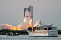 SpaceX launched Starship then made history by returning the Heavy Booster to its launch tower.SERGIO FLORES/AFP via Getty Images