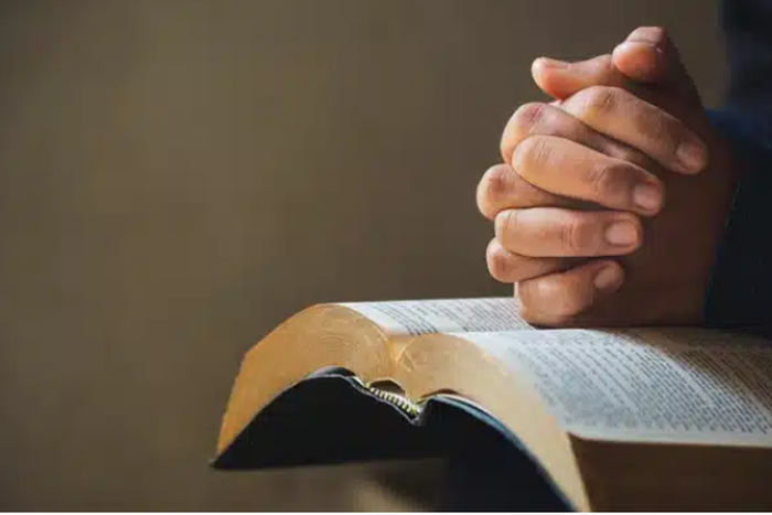 10 powerful warfare prayer points with scriptures to defeat the enemy
