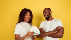 Can money be a love language? [Freepik]