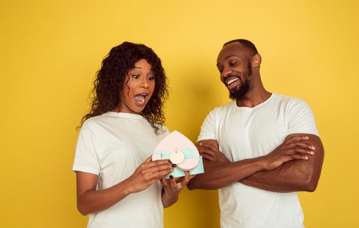 Can money be a love language? [Freepik]