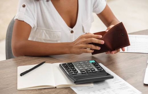 7 Habits of Women Who Are Never Broke