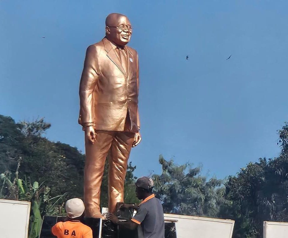 President Akufo-Addo’s ‘prestigious’ statue repaired (Video)