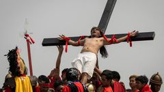 64-year-old man nailed on the cross for the 36th time in celebration of Easter (File Photo)