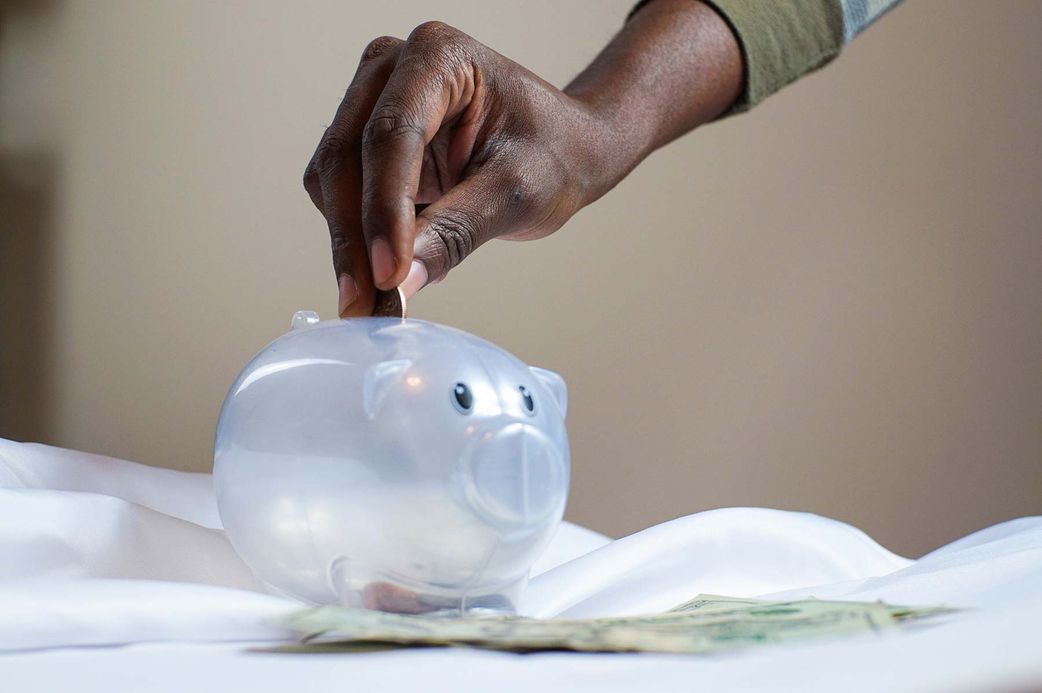 10 proven tips to survive on GH₵1000 salary and still achieve financial freedom