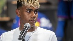 Barcelona star Lamine Yamal picks 6 Real Madrid players in his dream team