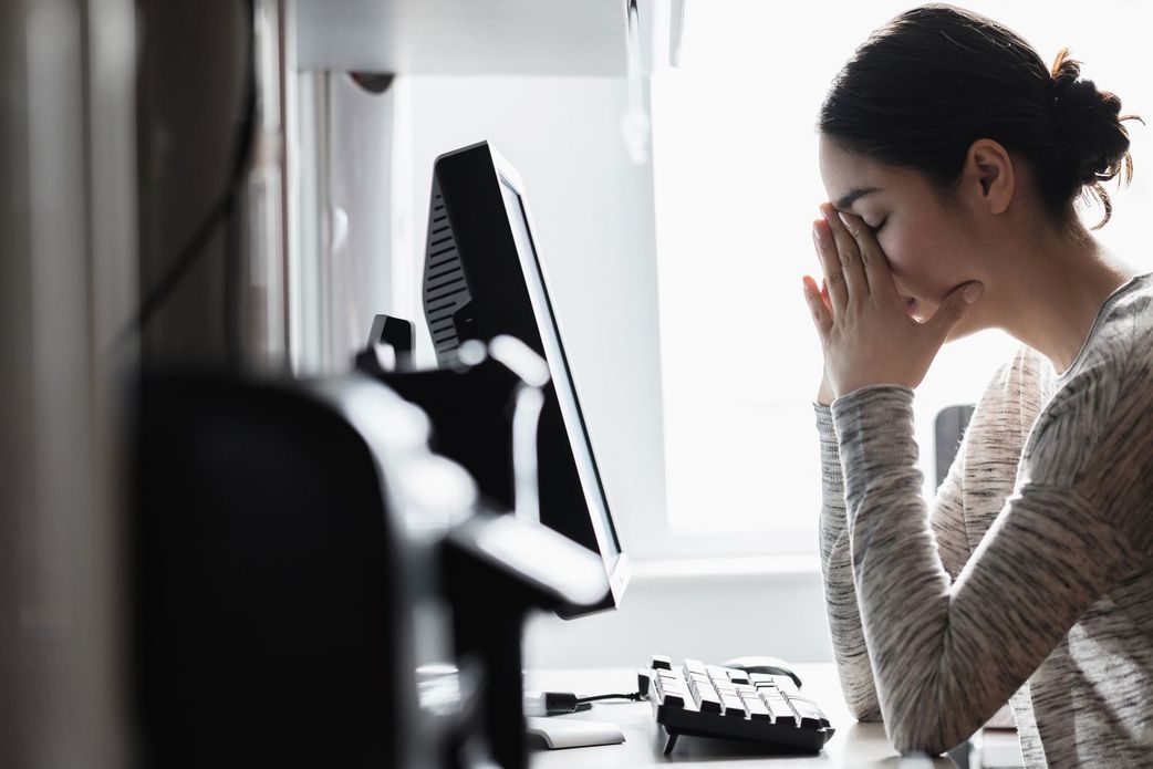 5 reasons you might actually want to check your partner’s phone