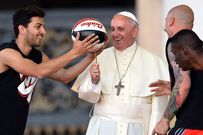 10 unforgettable sports moments with Pope Francis that show his love for the game