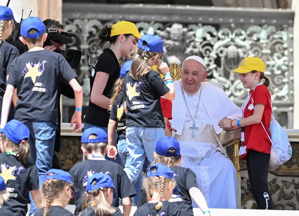 10 unforgettable sports moments with Pope Francis that show his love for the game