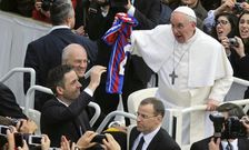 10 unforgettable sports moments with Pope Francis that show his love for the game
