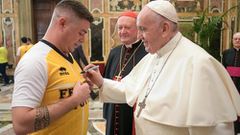 10 unforgettable sports moments with Pope Francis that show his love for the game