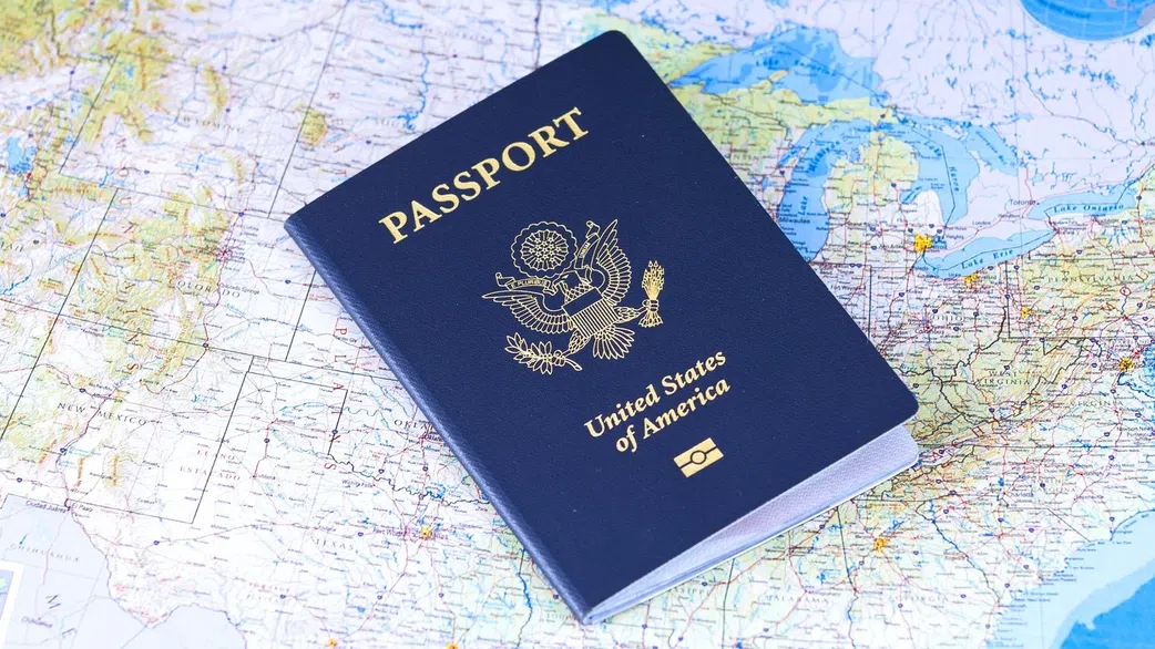 Parents abandon their 10-year-old son at the airport to go on vacation