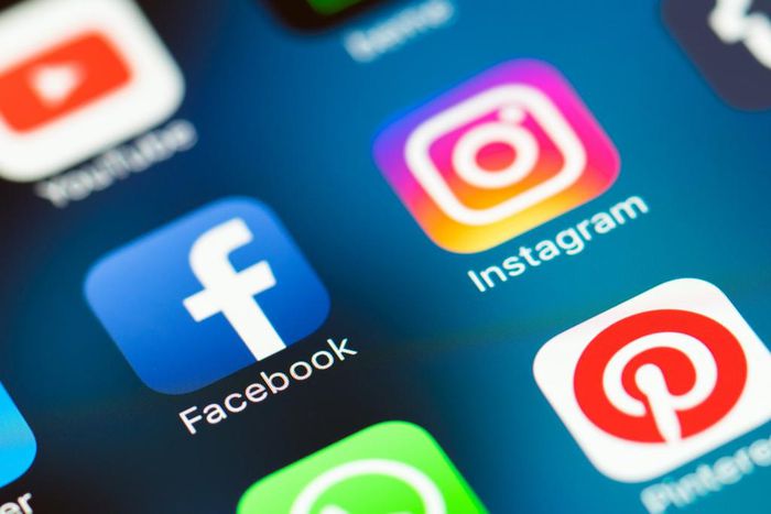 Social Media Apps Facebook Instagram