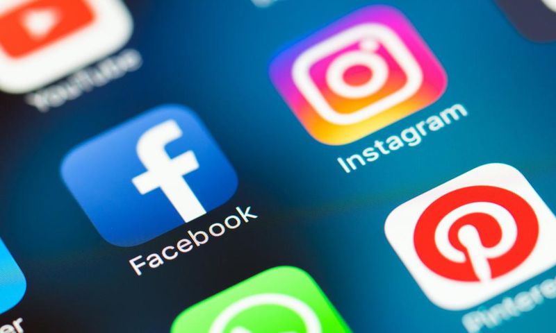 Social Media Apps Facebook Instagram