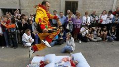 7 unusual cultures around the world. [amusingplanet]