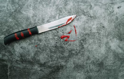 knife-with-artificial-blood-stone-desk