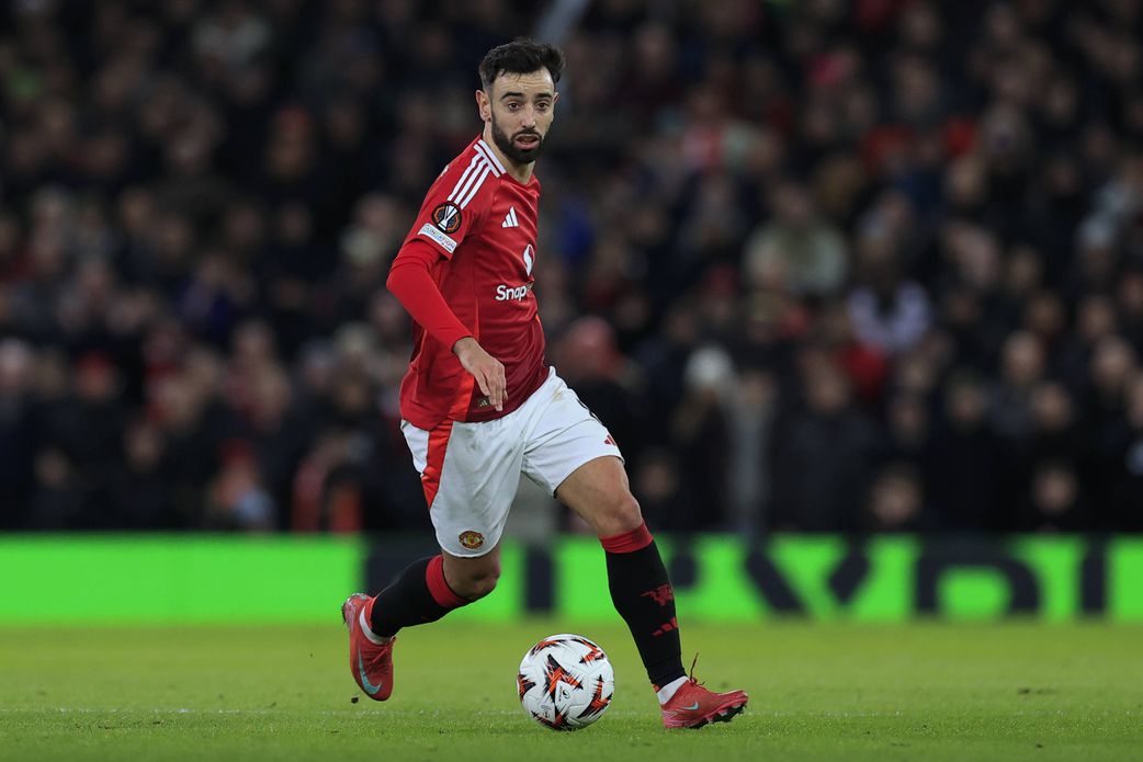 Manchester United, ManU v Rangers Europa League 23/01/2025. Bruno Fernandes (8) of Manchester United runs with the ball during the Europa League match between Manchester United and Rangers at Old Trafford, Manchester, England on 23 January 2025.