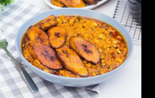 Red-red recipe (Beans stew with fried plantains)