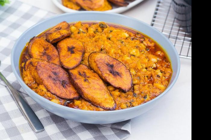 Red-red recipe (Beans stew with fried plantains)