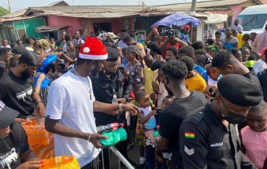 Blacko feeds the street