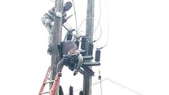The lifeless body of the suspect was seen dangling on the high-tension pole [Punch]