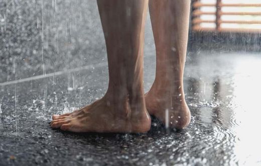 Feet should be washed daily with warm water and shower gel [Life Hacker]