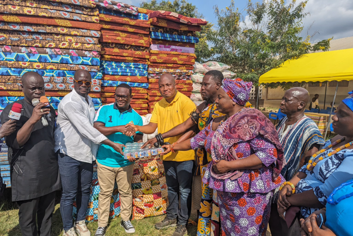 Stephen Appiah: Ex-Black Stars captain supports victims of Akosombo Dam spillage