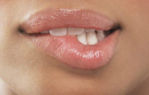 5 home remedies for soft pink lips [Credit: Lopolics]