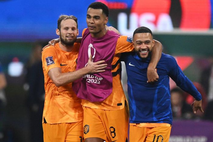 Daley Blind is set to join Bayern Munich after cancelling his contract with Ajax (SNA)