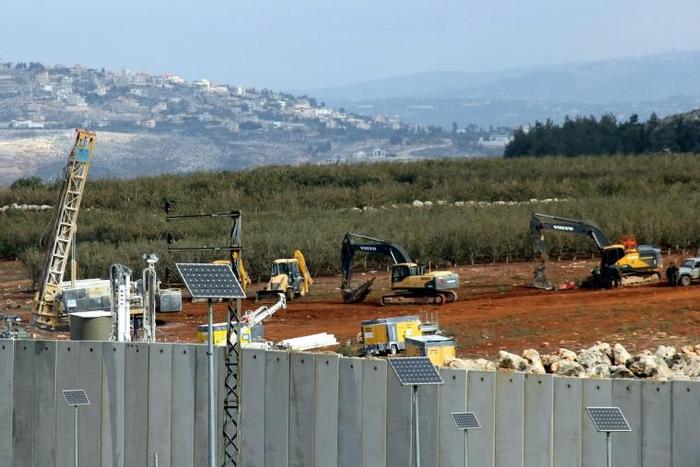 Israeli soldiers deploy excavators alongside the border wall with Lebanon on December 5, 2018, after the army announced it had discovered Hezbollah infiltration tunnels passing under it