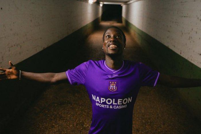 Majeed Ashimeru signs new deal