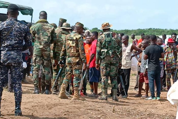 Senya residents clash with military