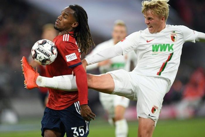 Augsburg replacement Felix Goetze (R) came off the bench on Tuesday to score the equaliser in a 1-1 draw at Bayern Munich, who gave away their first Bundesliga points this season.