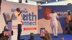 Bawumia jams to Guru's  remix during campaign (video)