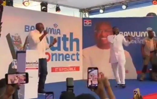 Bawumia jams to Guru's  remix during campaign (video)