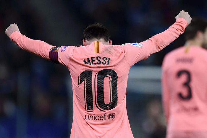 Lionel Messi steals the show against Espanyol